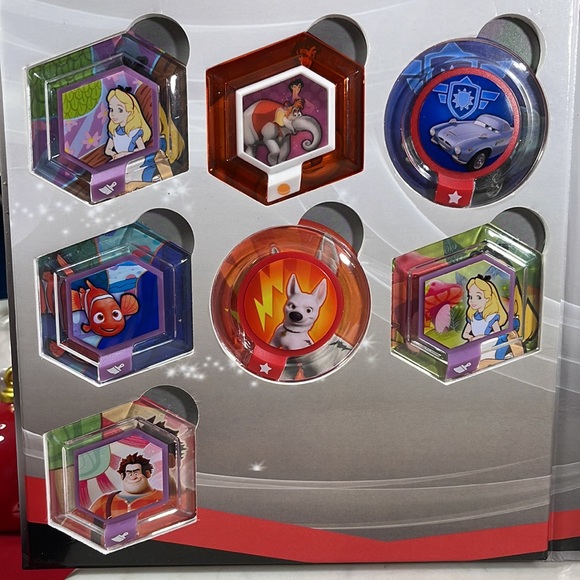 Disney INFINITY Tri-fold Power Game Disc Album w/20 Disc Included - Picture 6 of 9
